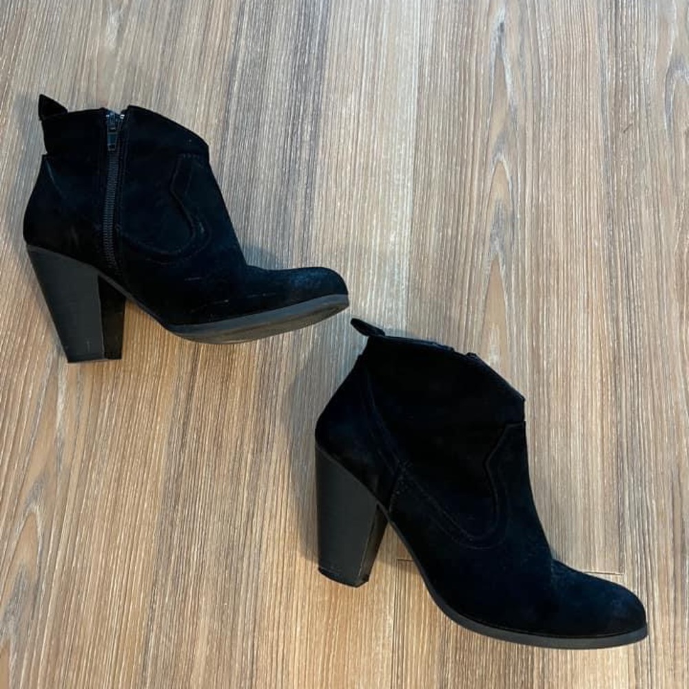 Qupid Black Booties size5.5